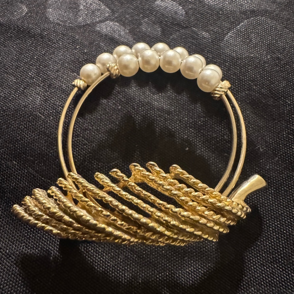 Vintage Gold Tone Wheat Sheaf Brooch / Pin with Faux Pearls – Statement Jewelry